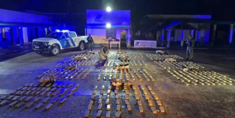 Itá Ibaté: PNA secuestró 400 Kg de marihuana durante un patrullaje de rutina 4 267390w790h397c.jpg - 3