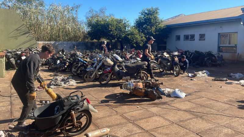 Compactaron más de 40 motos secuestradas por infracciones de tránsito en Apóstoles 9dc96d87 c3f2 4ec6 b15a 267a122259ee - 1
