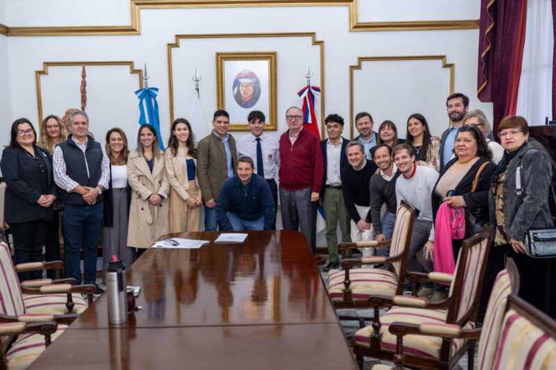 Passalacqua lanzó junto al Banco Macro el programa “Cuentas Sanas” para educación financiera en Misiones 1 Passalacqua presentó el programa Cuentas Sanas junto al Banco Macro y ministerios. Habrá 30 talleres gratuitos de educación financiera en toda Misiones.