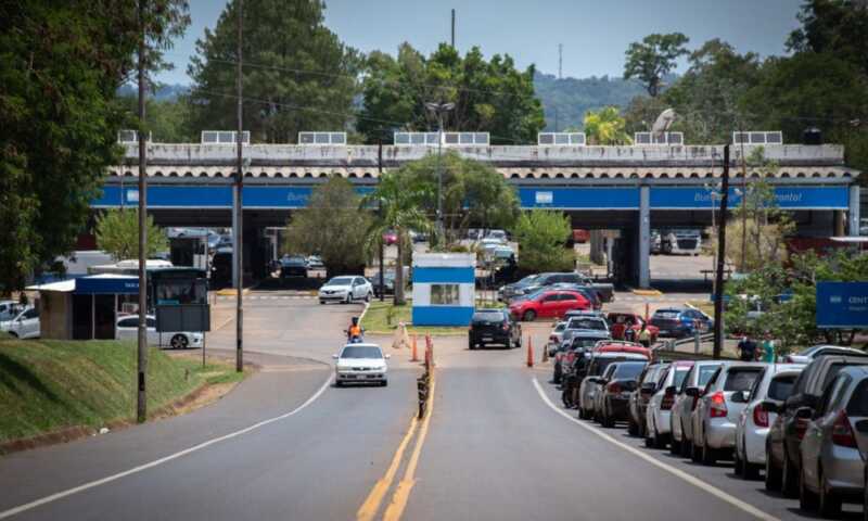 Trabajadores de Puerto Iguazú se movilizan exigiendo agilidad migratoria 6 Colas Tancredo - 5