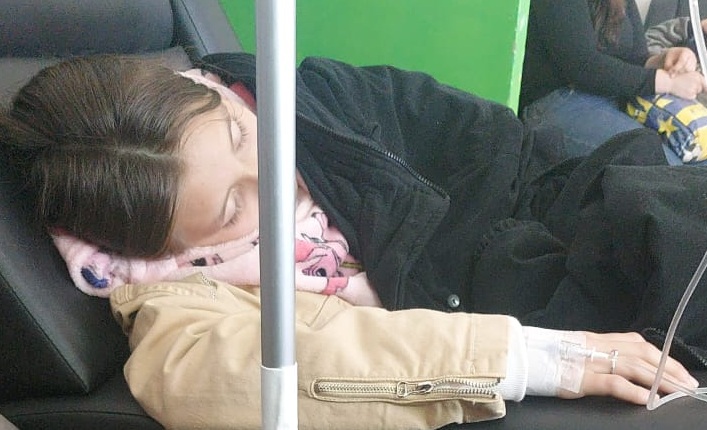 Familia misionera clama por ayuda para costear tratamiento de su hija con enfermedad rara 2 Familia