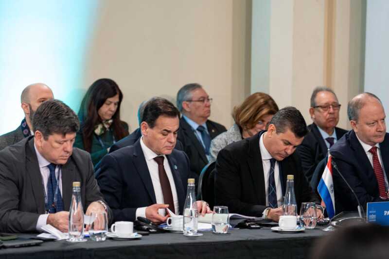 Santiago Peña: “estamos entre Argentina y Brasil” 4 Santiago Peña se refirió a los gobierno de Argentina y Brasil