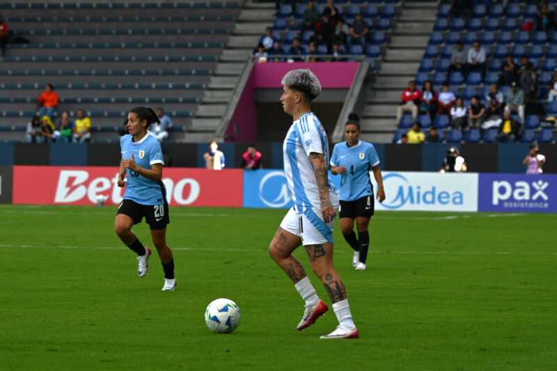 La Selección Argentina debutó con triunfo ante Uruguay en la Copa América Femenina 7 La misionera Yamila Rodríguez debutó con la selección Argentina sumando sus primeros tres puntos y enfrentará a Chile