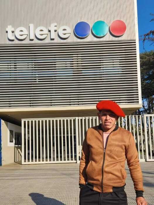 Del llanto a un nuevo trabajo: la historia de Víctor Díaz Víctor Díaz Miguel, el peón rural despedido en San Vicente, conmovió al país tras subir un video llorando por dejar a su perro