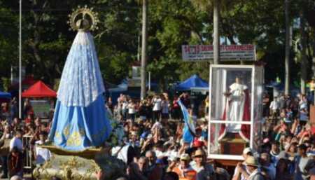 Peregrinación a Itatí: miles de fieles llegaron a la Basílica en la previa de la fiesta de la coronación itati