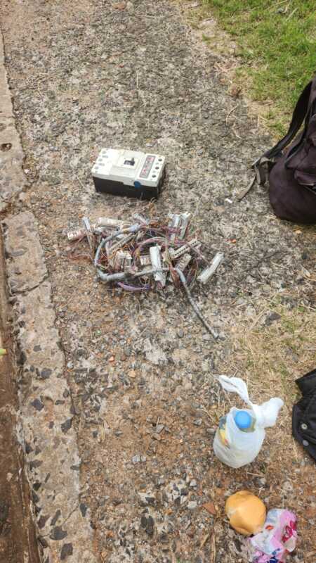Detuvieron a dos hombres mientras robaban cables en Posadas 5 Posadas: el hecho ocurrió sobre las avenidas santa catalina y lavalle
