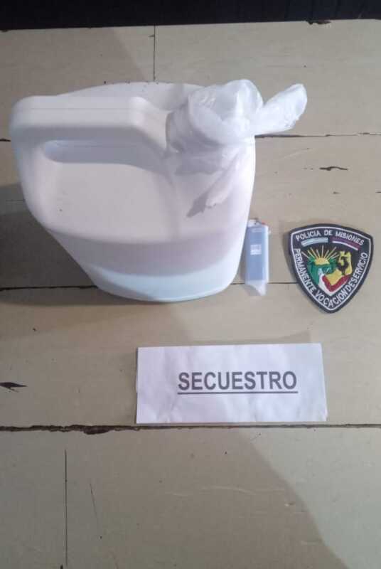 Mujer detenida en San Vicente por intentar incendiar casa 3 San Vicente: se secuestró un bidón con cinco litros de nafta y un encendedor, elementos que habrían sido utilizados en el intento de ataque
