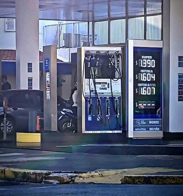Cayó 4,7% la venta de combustibles en Misiones en junio y preocupa el consumo regional 2 El NEA tuvo resultados dispares, y a nivel nacional se verificó un leve crecimiento del 3,3%, impulsado por las naftas premium.