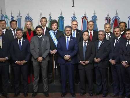 Milei creará una mesa política nacional y convocará a reunión a gobernadores pegoraro gobernadores Milei