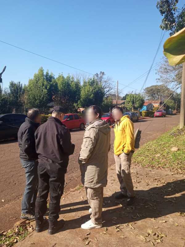 Poste de telefonía cae sobre auto en Montecarlo y provoca daños materiales 1 Montecarlo