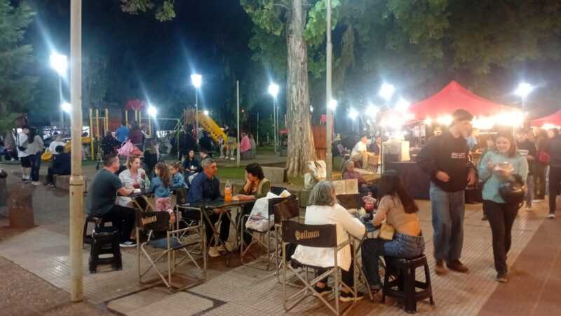 Arrancó el Black Friday 2025 en Posadas: inauguración colmada de vecinos y comerciantes tienen expectativas 2 Posadas