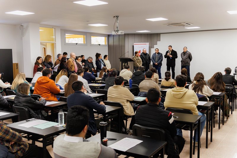 Residencias: 248 postulantes rindieron examen para salud en Misiones 2 Durante la jornada de examen para las residencias estuvieron presentes autoridades del Ministerio de Salud Pública, entre ellas el subsecretario de Recursos Humanos y Planificación, Rodolfo Fernández Sosa; el vicerrector de la UCAMI, Pbro. Luis Alonso Freiberger; la jefa del Departamento de Residencias y Capacitación, Silvia Basiuk