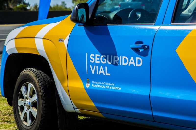 En el Día Nacional de la Seguridad Vial, especialistas alertaron sobre las conductas de riesgo que siguen provocando miles de muertes en Argentina. El uso del celular, el exceso de velocidad y la falta de descanso figuran entre las principales causas de siniestros viales.