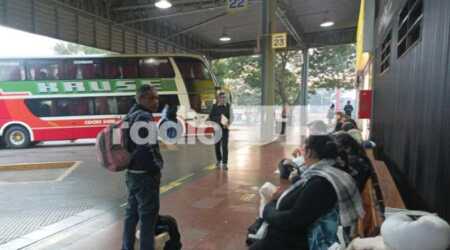 Entre pasajes cada vez más caros y bolsillos ajustados, misioneros que viven en grandes ciudades regresan a su pueblo para no faltar a la Navidad.