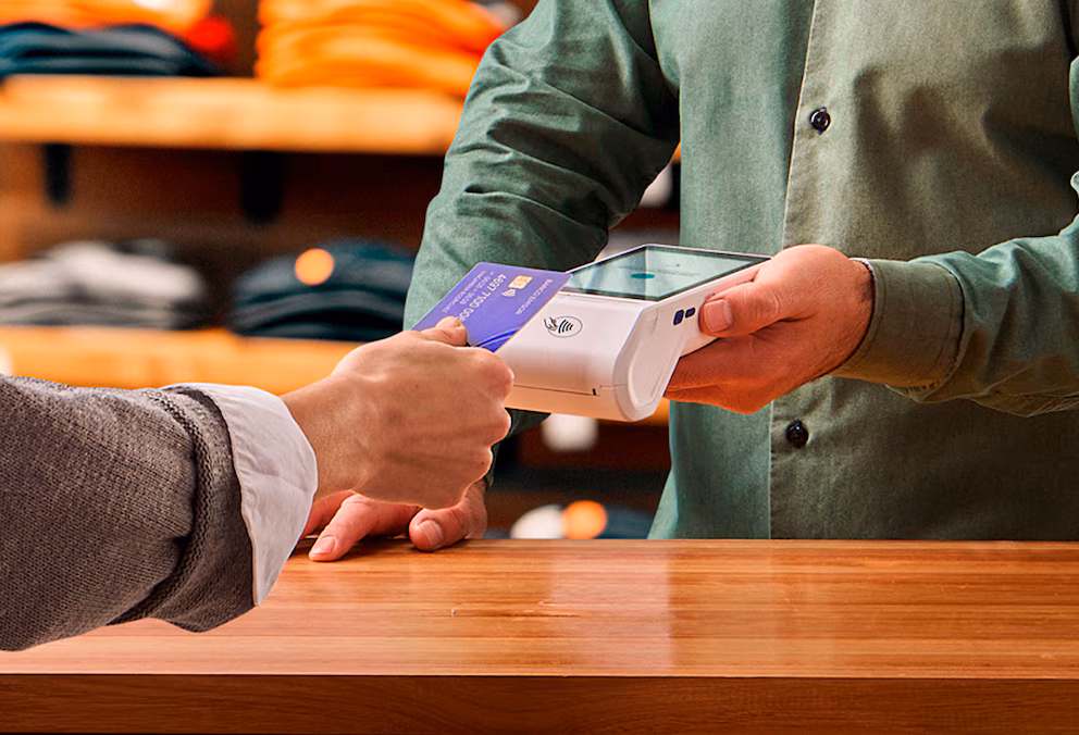 Más cuotas y más endeudados: crece el uso de tarjetas de crédito para compras en supermercados El financiamiento rotativo convierte cada cierre de tarjeta en una deuda más difícil de revertir.