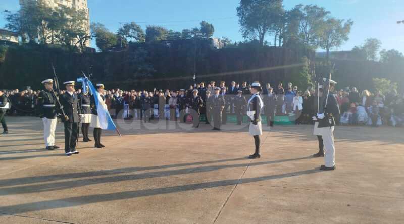 Alumnos del liceo Storni recibieron sus uniformes: “Es algo de una vez en la vida” 10 WhatsApp Image 2025 07 04 at 10.40.59 8 - 9