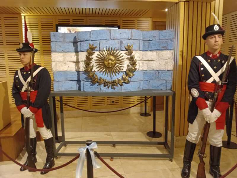 “Patria” llegó a Misiones: la escultura de Carlos Pallarols que invita a la unión de los argentinos 4 WhatsApp Image 2025 07 08 at 09.10.42 - 3