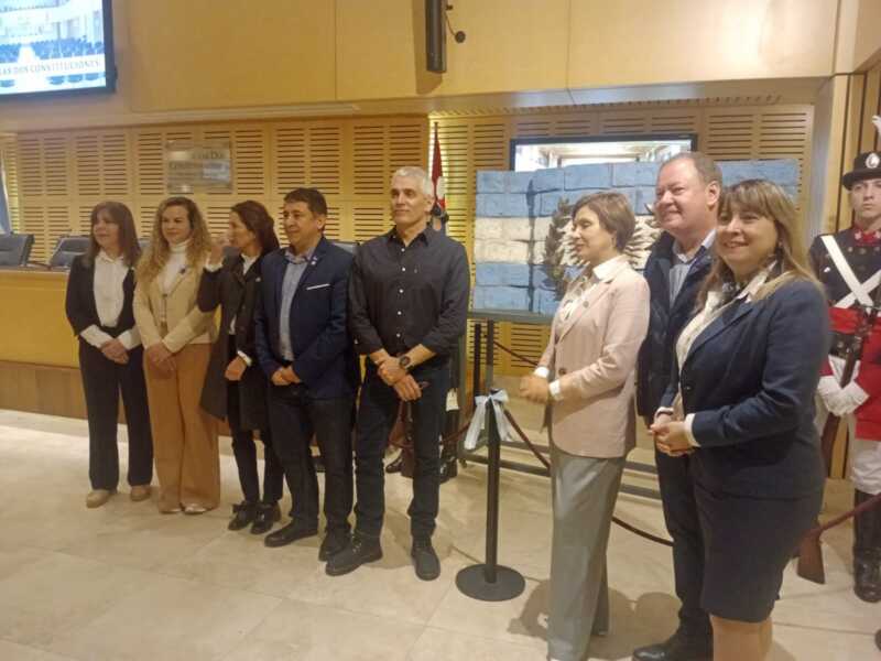 “Patria” llegó a Misiones: la escultura de Carlos Pallarols que invita a la unión de los argentinos 8 WhatsApp Image 2025 07 08 at 09.10.45 - 7