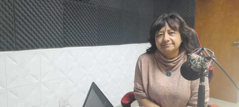 Caspari: “La línea 137 salva vidas, pero sin herramientas nacionales es más difícil acompañar a las víctimas” 1 Carolina Caspari en los estudios de Radio Up para hablar de la prevención y abordaje de casos de violencia