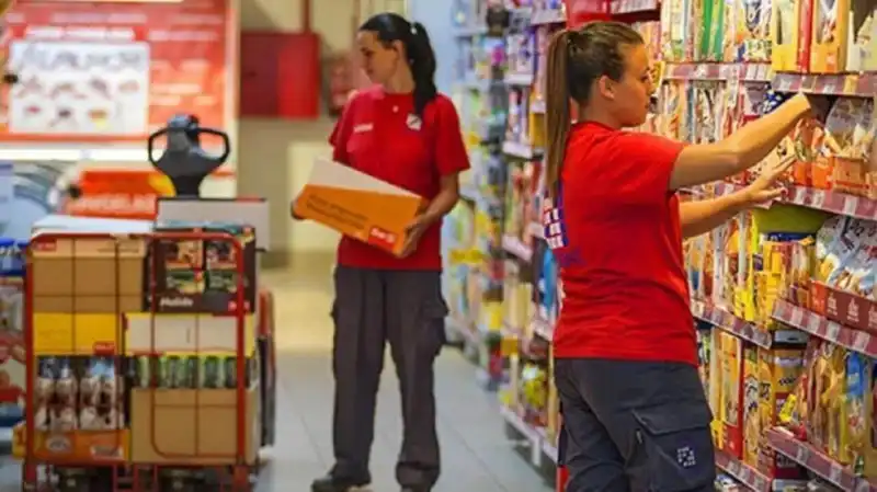 Caída de ventas: comercios pagan sueldos en negro y pasan empleados a monotributo 4 comercio - 3