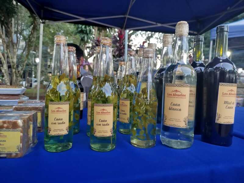 Verduras, carnes y caña con ruda: feriantes ofrecen sus productos en el centro de Posadas 8 feria productores posadas 8 - 7