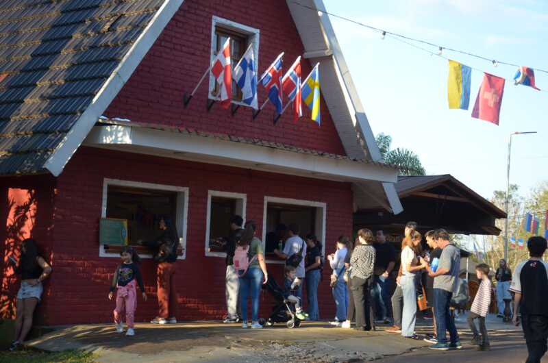 Oberá celebra la Pre Fiesta del Inmigrante con ballet, feria gastronómica y shows en vivo. Este sábado se lanza oficialmente la 45° Fiesta Nacional del Inmigrante, con artistas nacionales y programación anticipada.