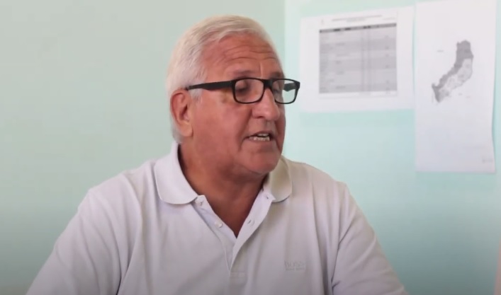 Argüello reconoció que cuesta lograr la adhesión plena al uso del barbijo, especialmente entre los estudiantes, pero insistió en su utilidad como barrera preventiva.