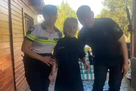 Policía hidrocefalia