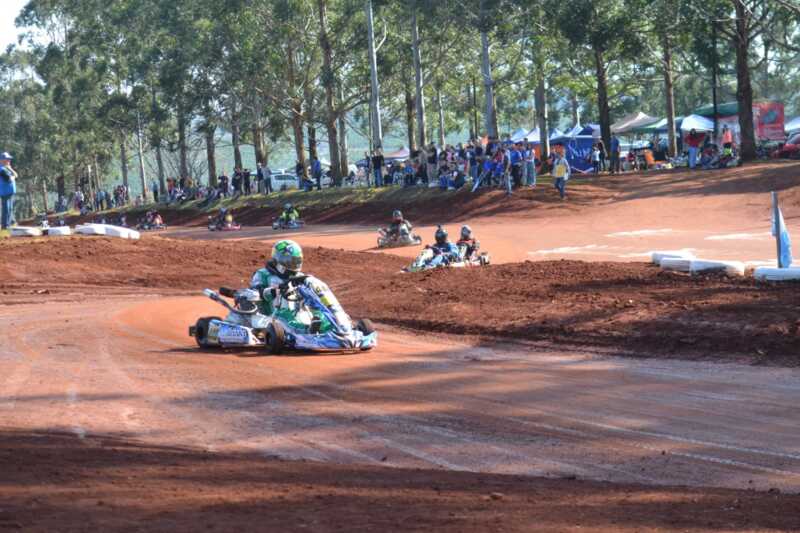 Apóstoles vibró con el karting terrado: se destacaron los Invitados y la Junior regaló la mejor final 5 karting terrado 4 - 4