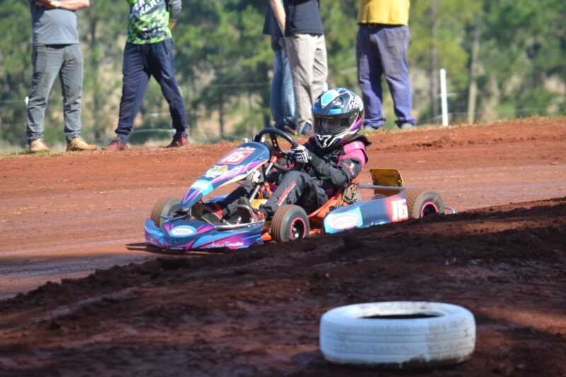 Apóstoles vibró con el karting terrado: se destacaron los Invitados y la Junior regaló la mejor final 9 karting terrado 7 - 8