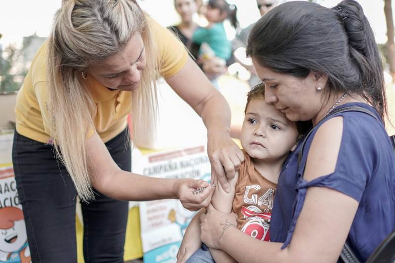 Casos de infecciones respiratorias en niños se duplicaron en Misiones durante el receso invernal 3 Rolón recordó que la vacuna contra el neumococo, que previene una de las principales complicaciones de la gripe, está incluida en el calendario nacional obligatorio y gratuito, tanto para niños como para adultos.