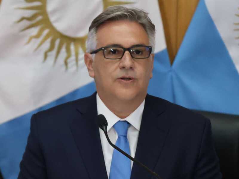 Córdoba aumenta las jubilaciones mínimas a $700.000 y otorga un bono de $100.000 a los que menos ganan 2 martin llaryora - 1