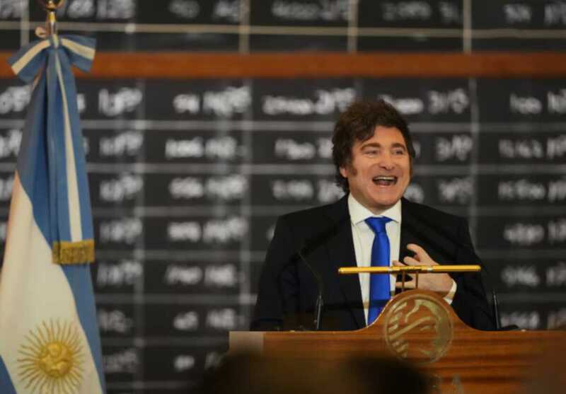Milei vetó oficialmente las leyes de aumento a jubilados, moratoria y emergencia en discapacidad Milei veto