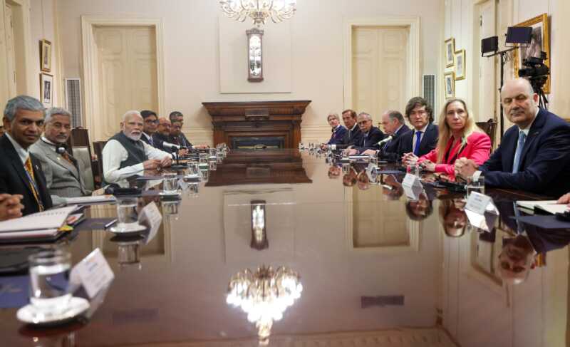 Los funcionarios argentinos y de la India reunidos en Casa Rosada con Milei y Modi