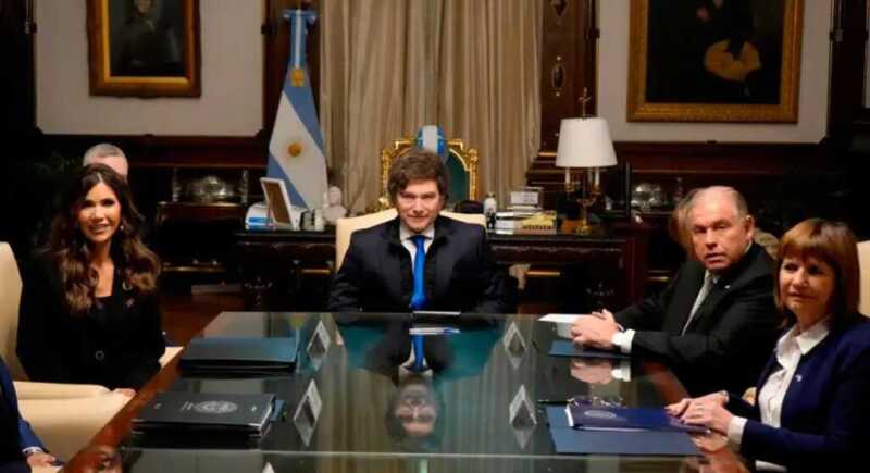 La Argentina del pochoclo: humo, ruido y fuga emocional 2 milei reunido visa estados unidos - 1