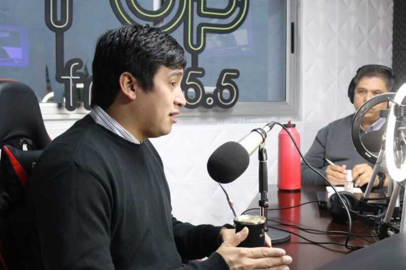 “La escuela y el trabajo nos enseñan a convivir con otros, incluso con diferencias. Eso es parte de una salud mental robusta”, expresó.