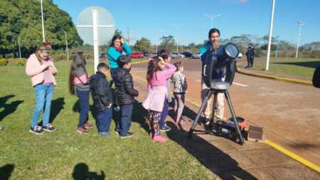 “Es un lugar único”: turistas y vecinos disfrutan la agenda cultural del Parque del Conocimiento Posadas Parque