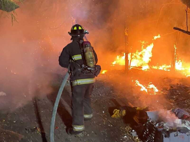 Campo Grande: Incendio devoró una vivienda y provocó quemaduras graves a un hombre 3 se quema casa en mazatlan1 - 2