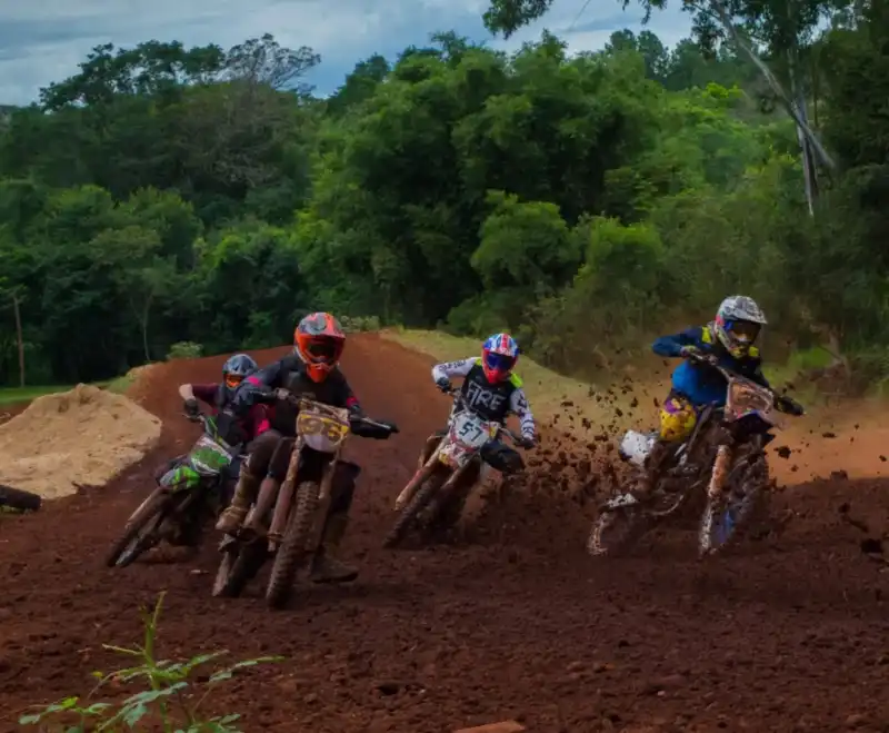 Gran espectáculo en Dos Arroyos por la 3ª fecha del Súper Enduro Cross Misionero 3 superenduromisionero 1752664914783 - 2