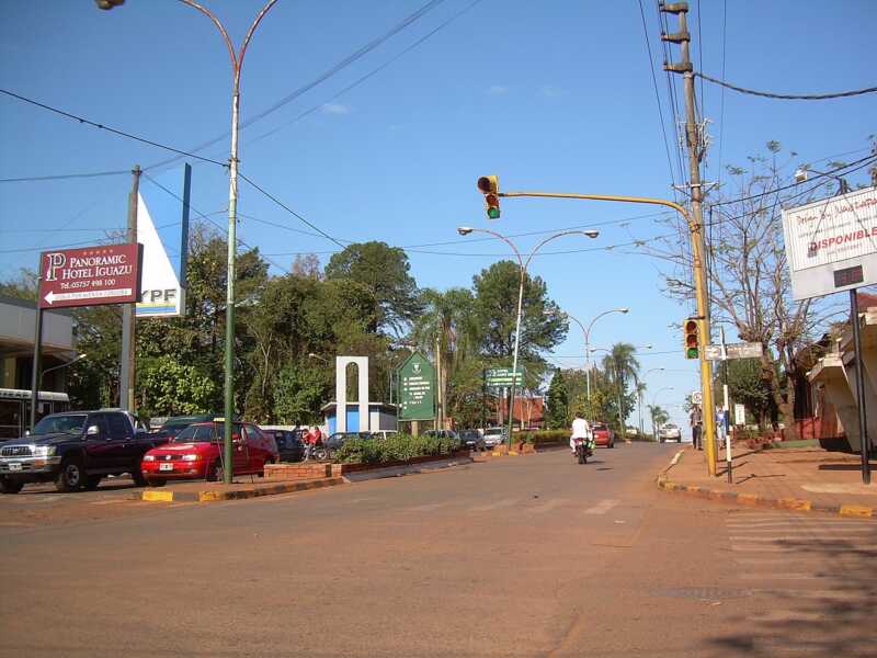 Iguazú: Turista salió a caminar junto a su hijo y falleció de un infarto 4 1200px Puerto Iguazu ARG 2 - 3