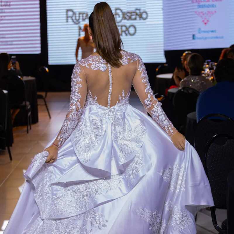 De Oberá al mundo: sus diseños llegan a Miss Europa Continental 6 514409904 23876354358723640 3450002274726024172 n - 5