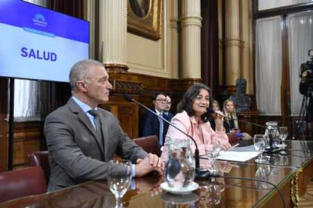 Senadores renovadores firmaron el dictamen para tratar en el Senado la Ley de Emergencia Pediátrica carlos arce senado emergencia pediátrica