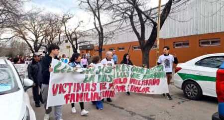 Fentanilo contaminado: familiares de víctimas marcharon pidiendo justicia GxNTHDnW4AAoHUR - 1