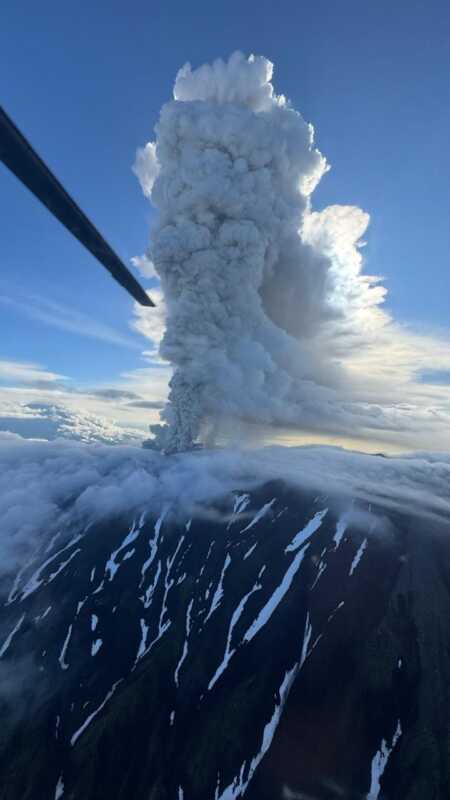 Erupción histórica: el volcán ruso Krasheninnikov despertó tras más de 400 años 3 Volcán ruso entra en erupción después de más de 400 años