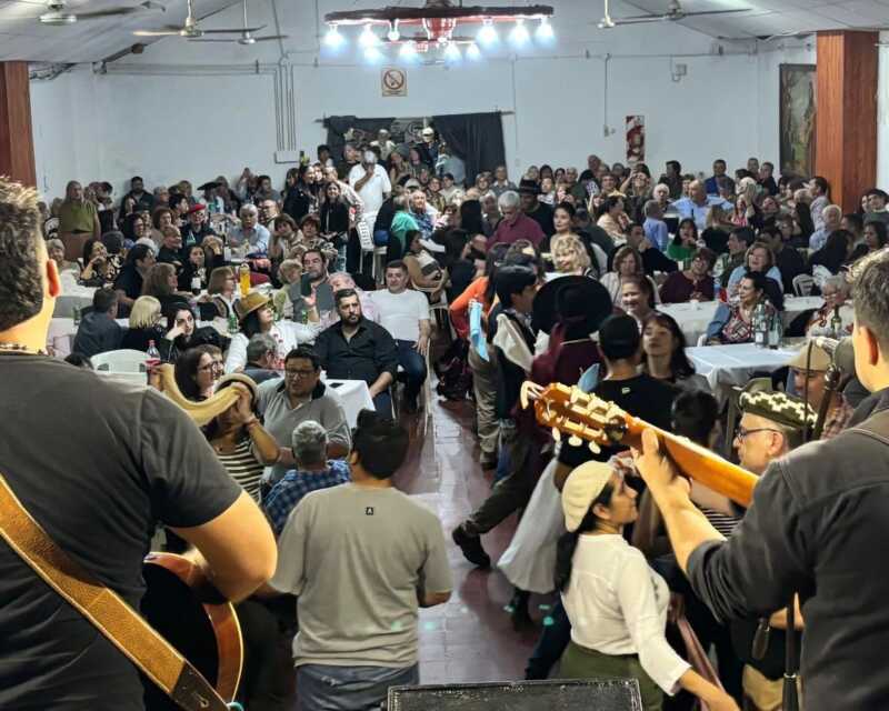 Todos por el Negro: Chamamecero Sangre Nueva fueron los encargados de dirigir la velada que se vivió con gran público el pasado viernes 1 de agosto 