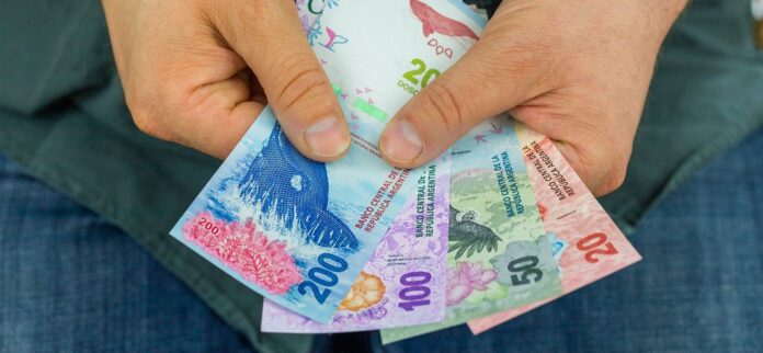 Noel Breard analizó el endeudamiento de las familias argentinas y cuestionó el modelo económico nacional 2 Breard explicó que más de 89 mil familias ya se sumaron al plan de refinanciación de deudas lanzado por el gobierno de Corrientes.
