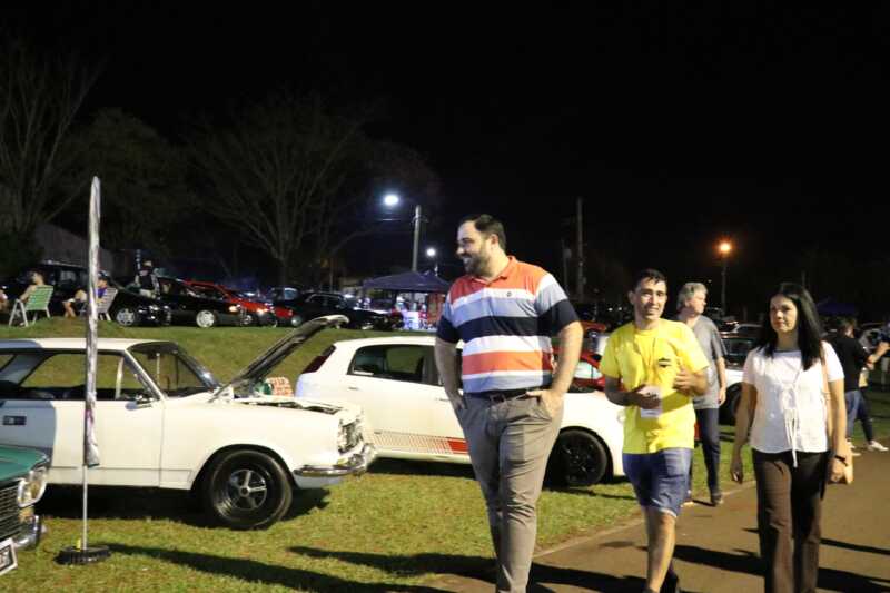 Fiebre fierrera en Alem: encuentro de autos únicos