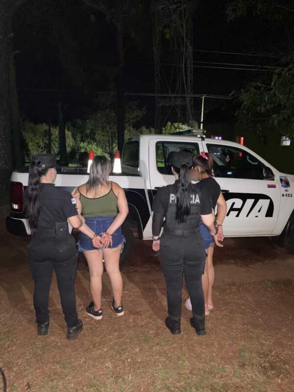 Riña entre mujeres alarma en la Liga de Campo Ramón 5 Violenta pelea entre hinchas en Campo Ramón deja detenidas