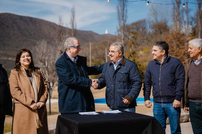 Misiones y Catamarca acordaron cooperación en educación, tecnología, producción y turismo