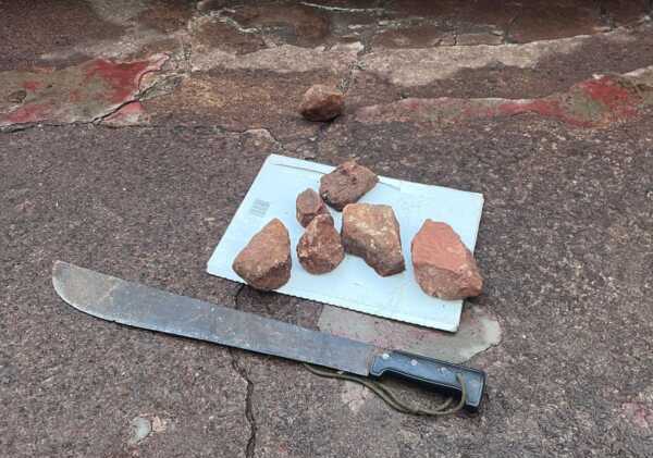 Oberá: una mujer atacó a policías con un machete, lesionó a dos menores y fue detenida 2 oberá